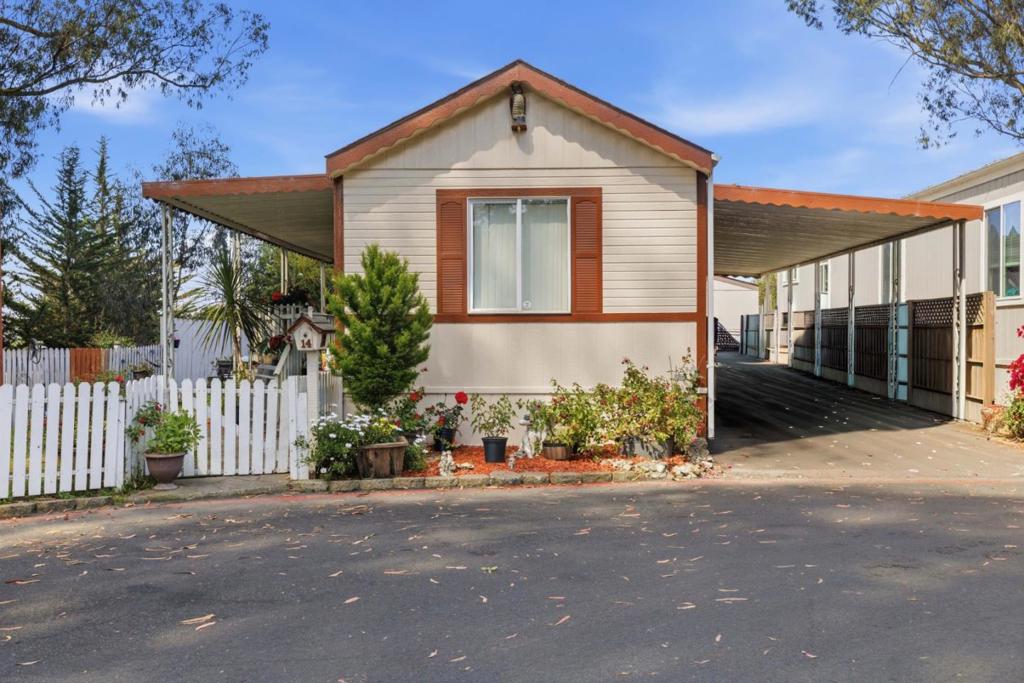 Address withheld, Salinas, CA 93907 — photo 1