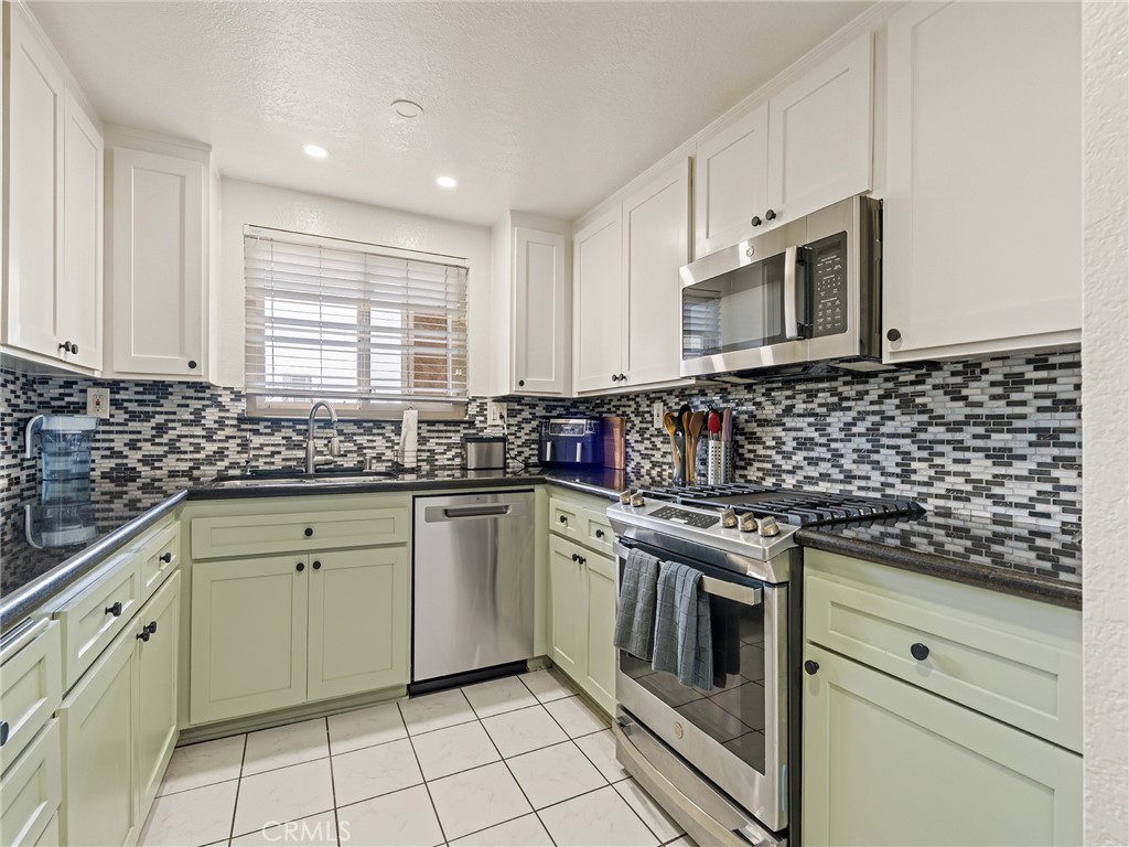 2001 E 21st St 327, Signal Hill, CA 90755 — photo 1