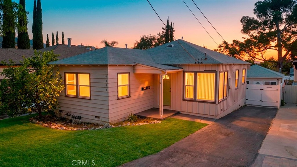10423 -10425 Mcclemont Avenue, Tujunga, CA 91042 — photo 1