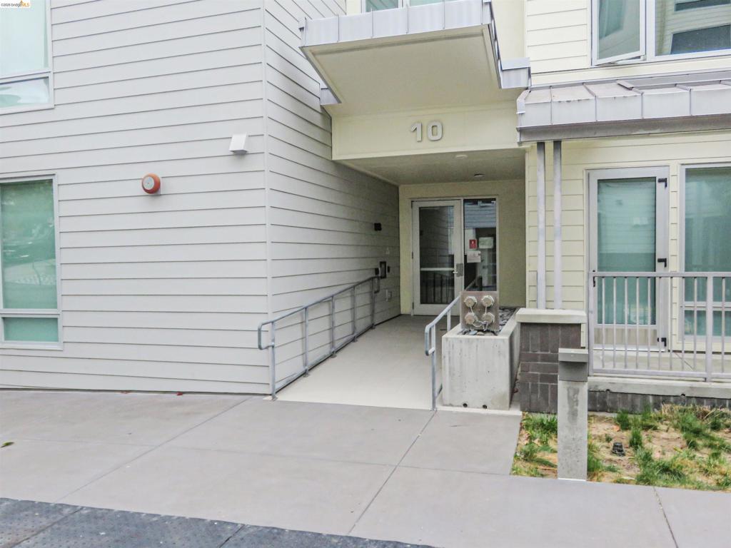 10 Innes Ct 307, San Francisco, CA 94124 — photo 1
