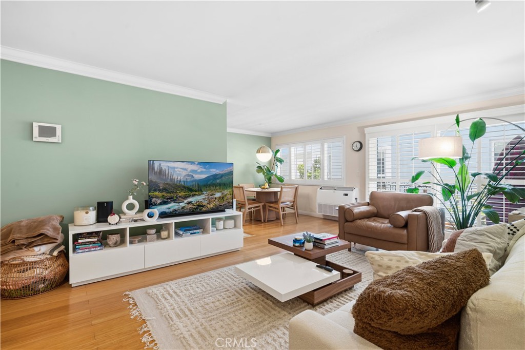 1154 S Barrington Avenue 213, Los Angeles, CA 90049 — photo 1