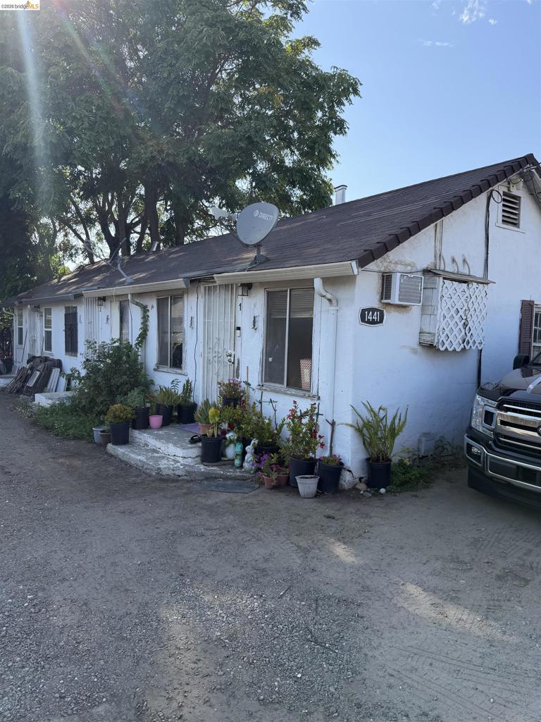 1441 Sierra Ln, Stockton, CA 95205 — photo 1