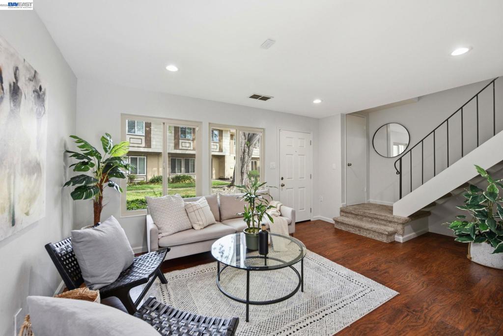 27864 Hummingbird Ct, Hayward, CA 94545-4042 — photo 1