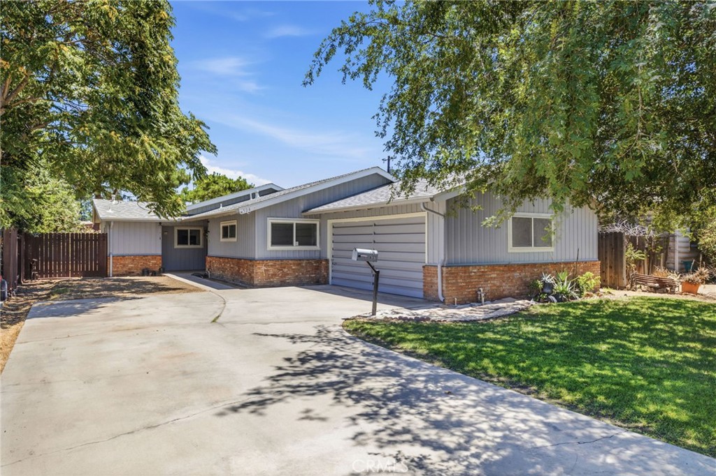 524 B Street, Bakersfield, CA 93304 — photo 1
