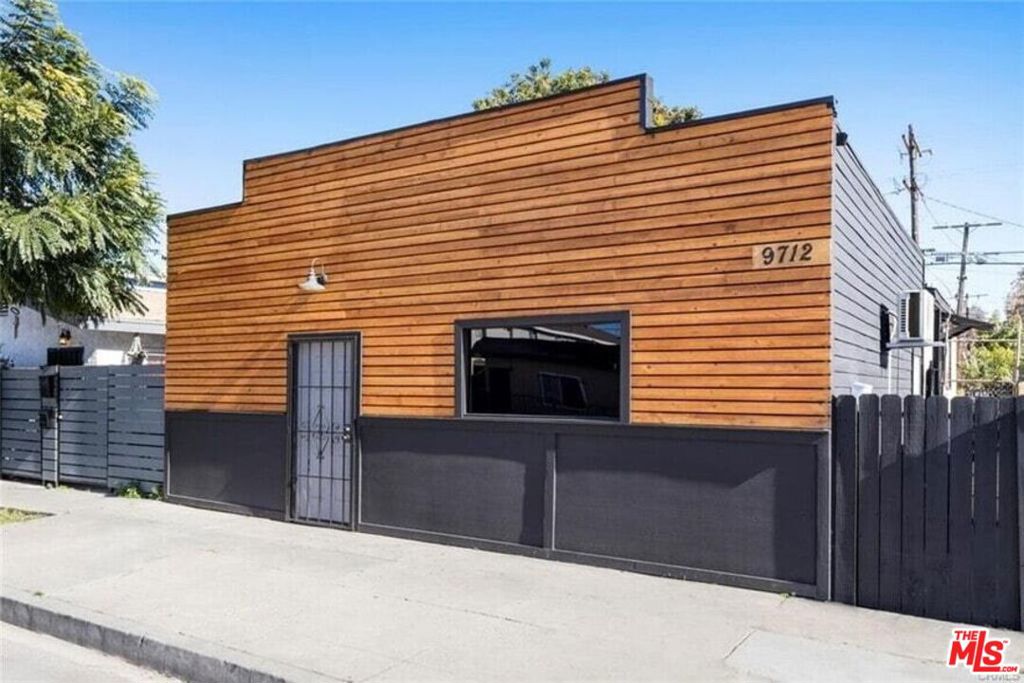 9712 S San Pedro Street, Los Angeles, CA 90003 — photo 1