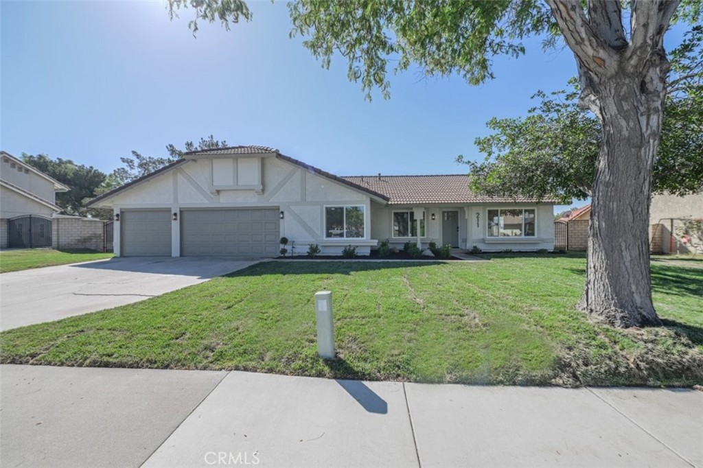 211 W Columbine Avenue, Rialto, CA 92377 — photo 1