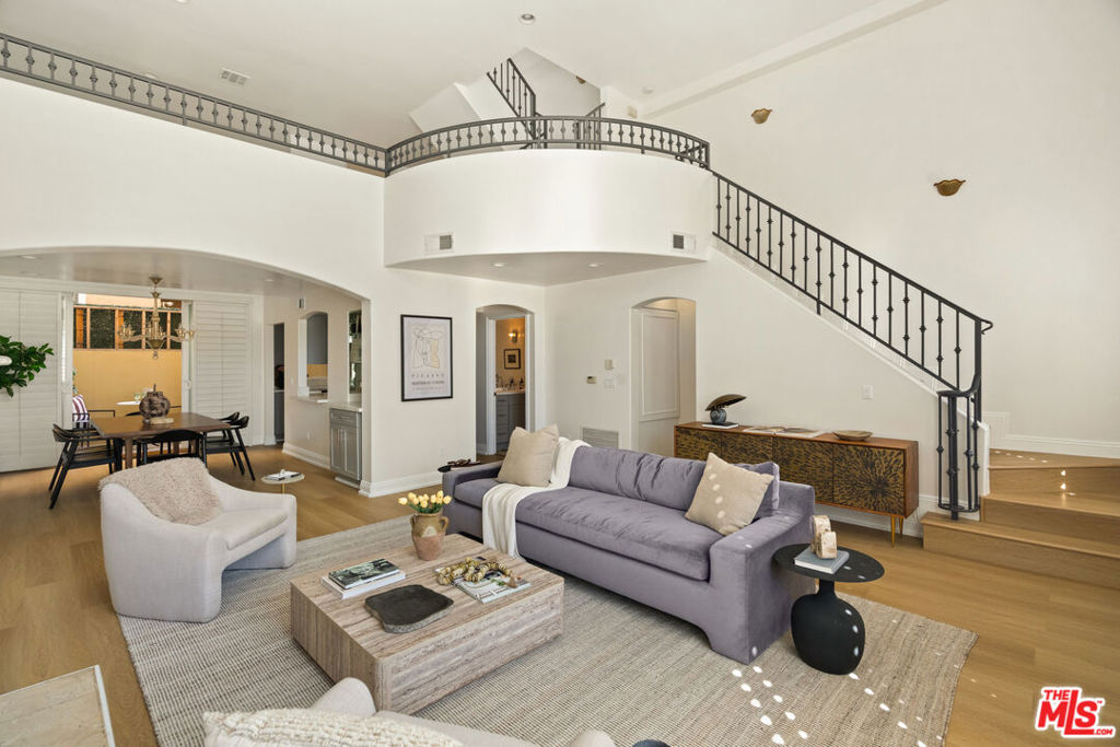 11982 Mayfield Avenue D, Los Angeles, CA 90049 — photo 1