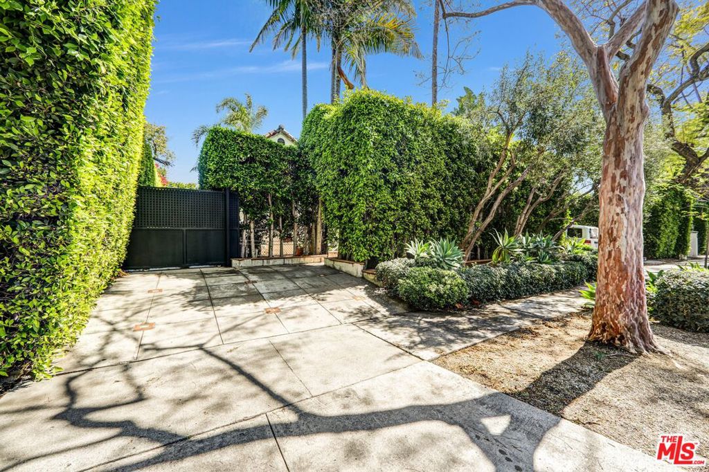 934 N Sweetzer Avenue, West Hollywood, CA 90069 — photo 1
