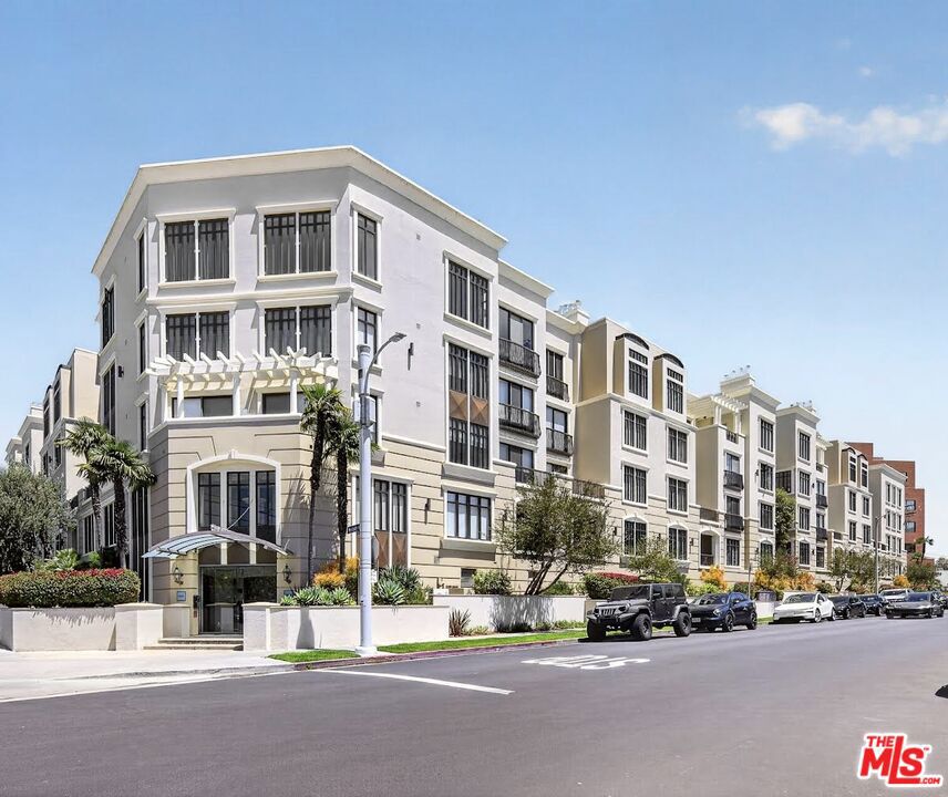 11847 Gorham Avenue 112, Los Angeles, CA 90049 — photo 1