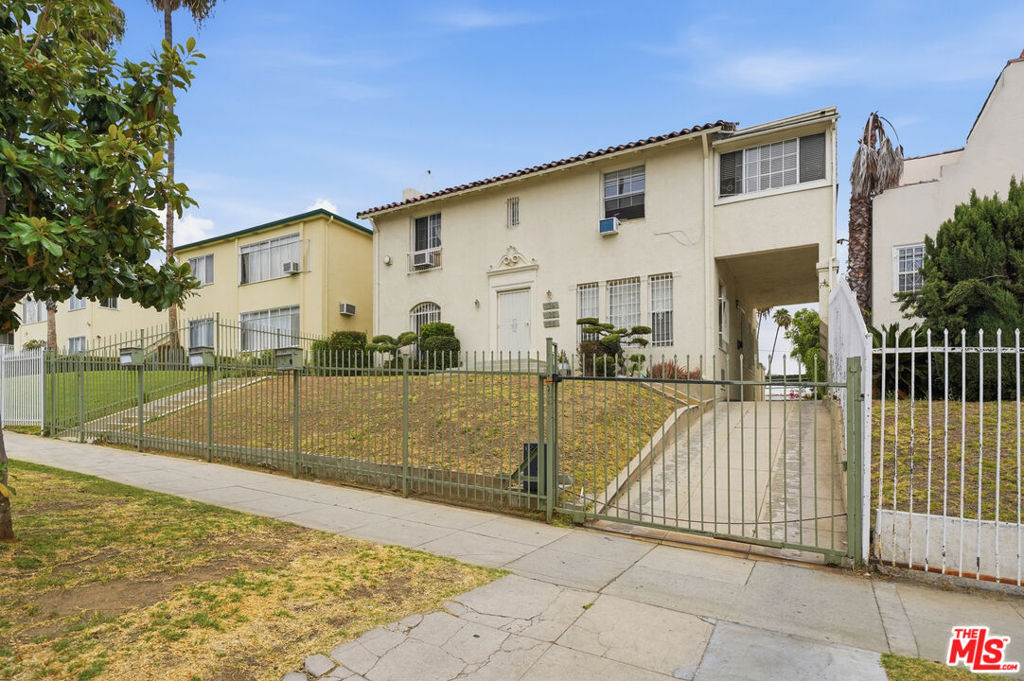 124 N Berendo Street, Los Angeles, CA 90004 — photo 1