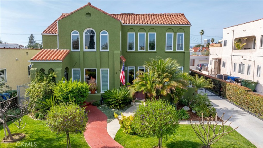 1245 S Hudson Avenue, Los Angeles, CA 90019 — photo 1