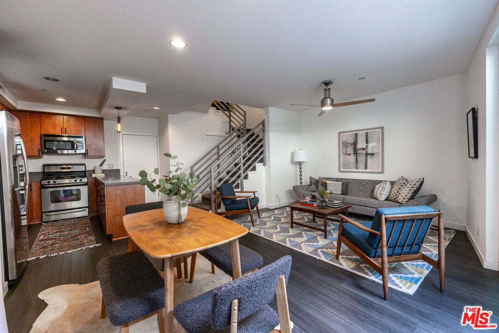 10735 Bloomfield Street 5, Los Angeles, CA 91602 — photo 1