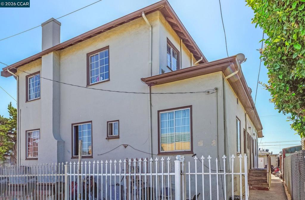 1362 104Th Ave, Oakland, CA 94603 — photo 1