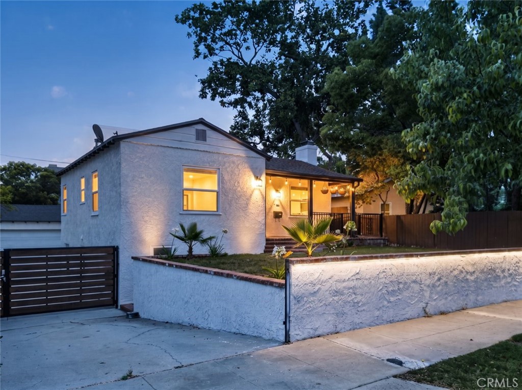 210 N Naomi Street, Burbank, CA 91505 — photo 1