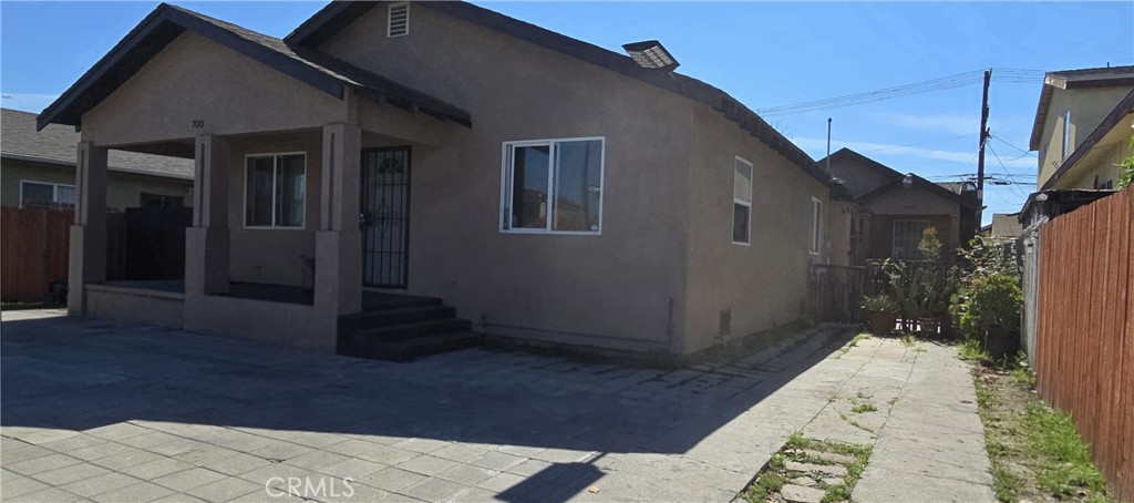 700 W 77th, Los Angeles, CA 90044 — photo 1