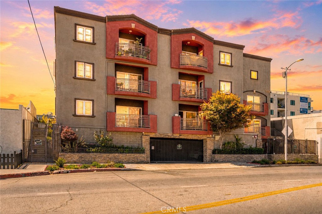 11124 Burbank Boulevard 101, North Hollywood, CA 91601 — photo 1