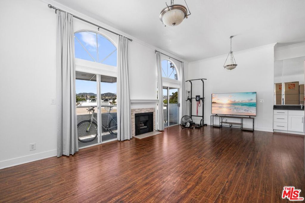 12001 Goshen Avenue 303, Los Angeles, CA 90049 — photo 1