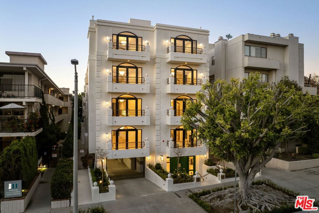 11923 Gorham Avenue 102, Los Angeles, CA 90049 — photo 1