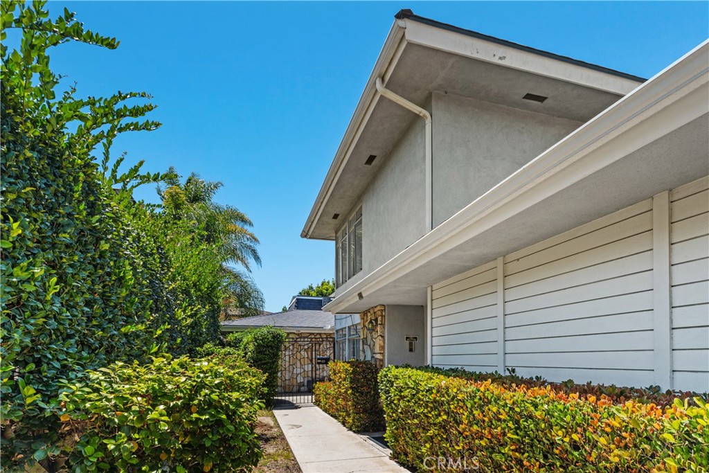 359 361 Roswell, Long Beach, CA 90814 — photo 1