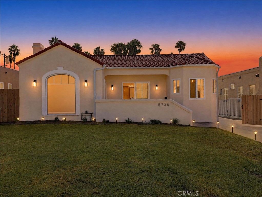 5738 S Mullen Avenue, Los Angeles, CA 90043 — photo 1