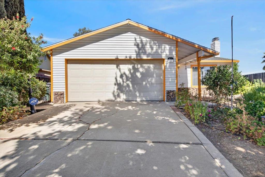 324 Barros Street, Patterson, CA 95363 — photo 1