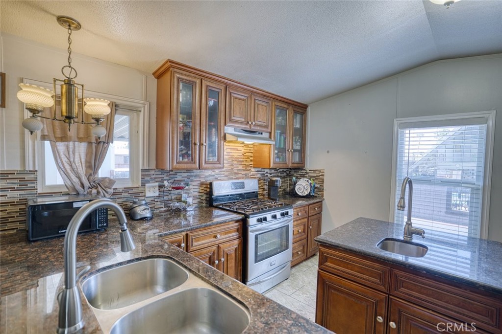 310 E Philadelphia Street 33, Ontario, CA 91761 — photo 1