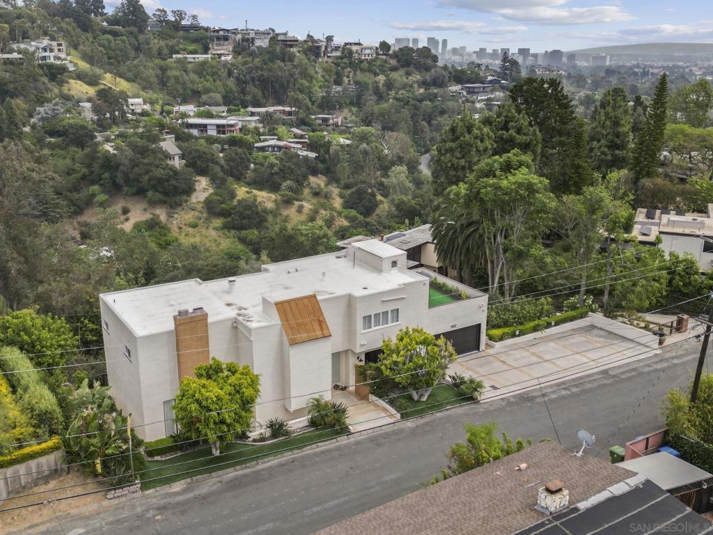 1052 N Kenter Ave, Los Angeles, CA 90049 — photo 1