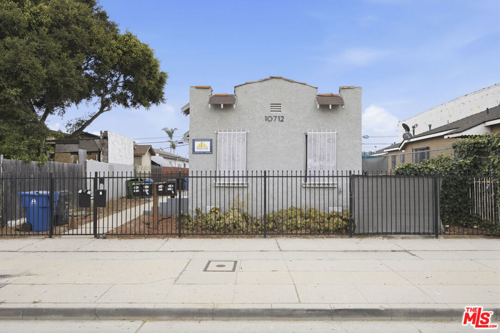 10712 S Broadway, Los Angeles, CA 90061 — photo 1