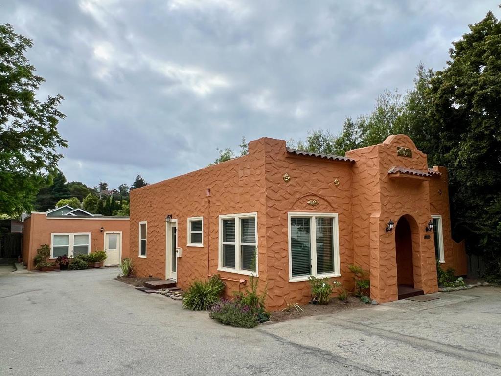 2745 Porter Street