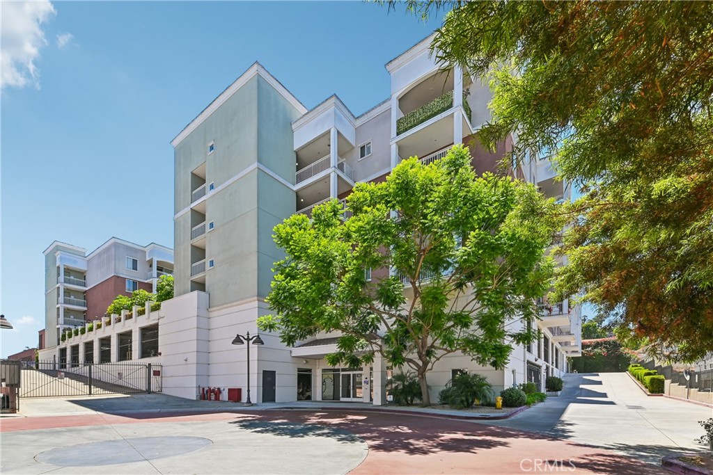 3740 Santa Rosalia 402, Los Angeles, CA 90008 — photo 1