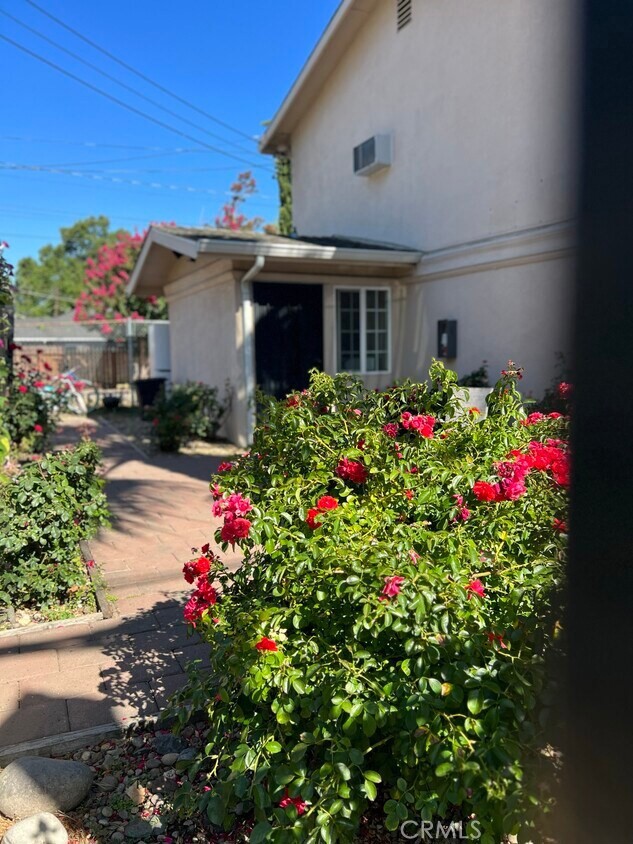 2700 32nd Street, Sacramento, CA 95817 — photo 1