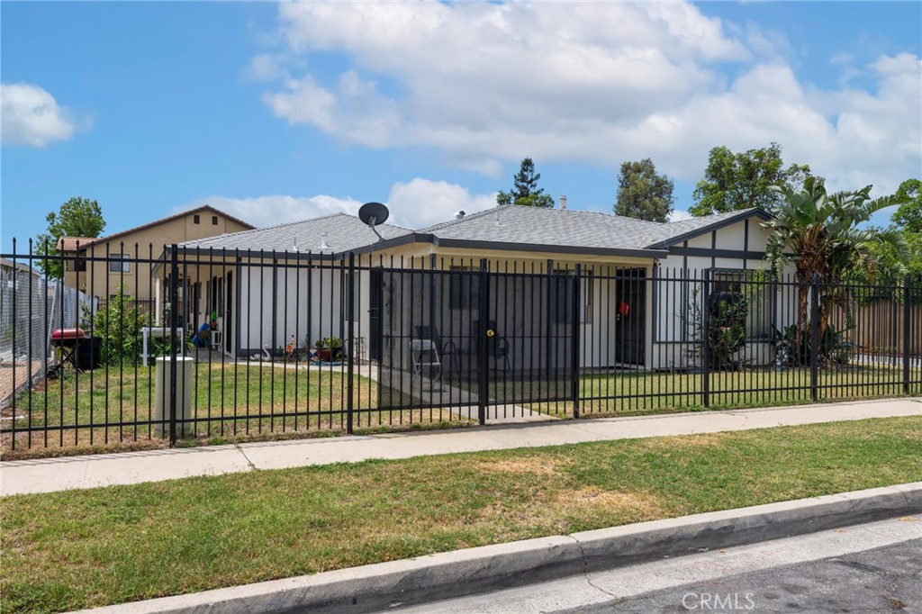 595 W Shamrock Street, Rialto, CA 92376 — photo 1