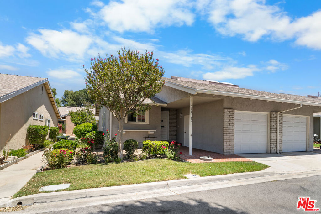26834 Avenue Of The Oaks D, Newhall, CA 91321 — photo 1