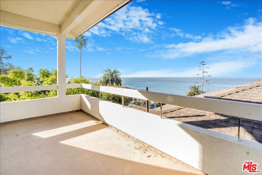 321 N Las Casas Avenue, Pacific Palisades, CA 90272 — photo 1