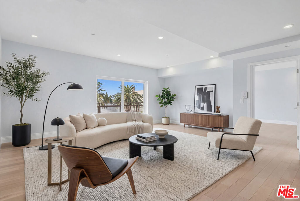 2939 Leeward Avenue 401, Los Angeles, CA 90005 — photo 1
