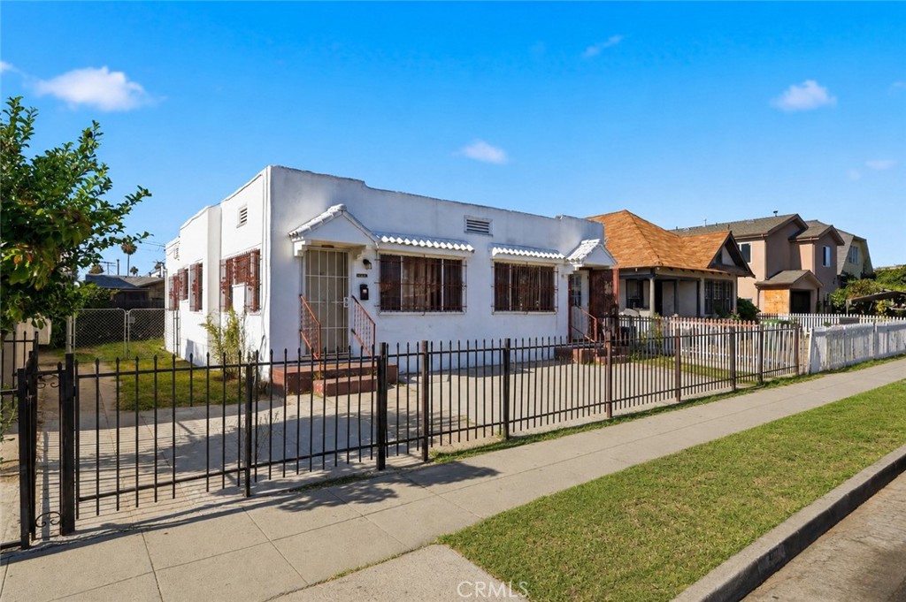 947 W 60th, Los Angeles, CA 90044 — photo 1