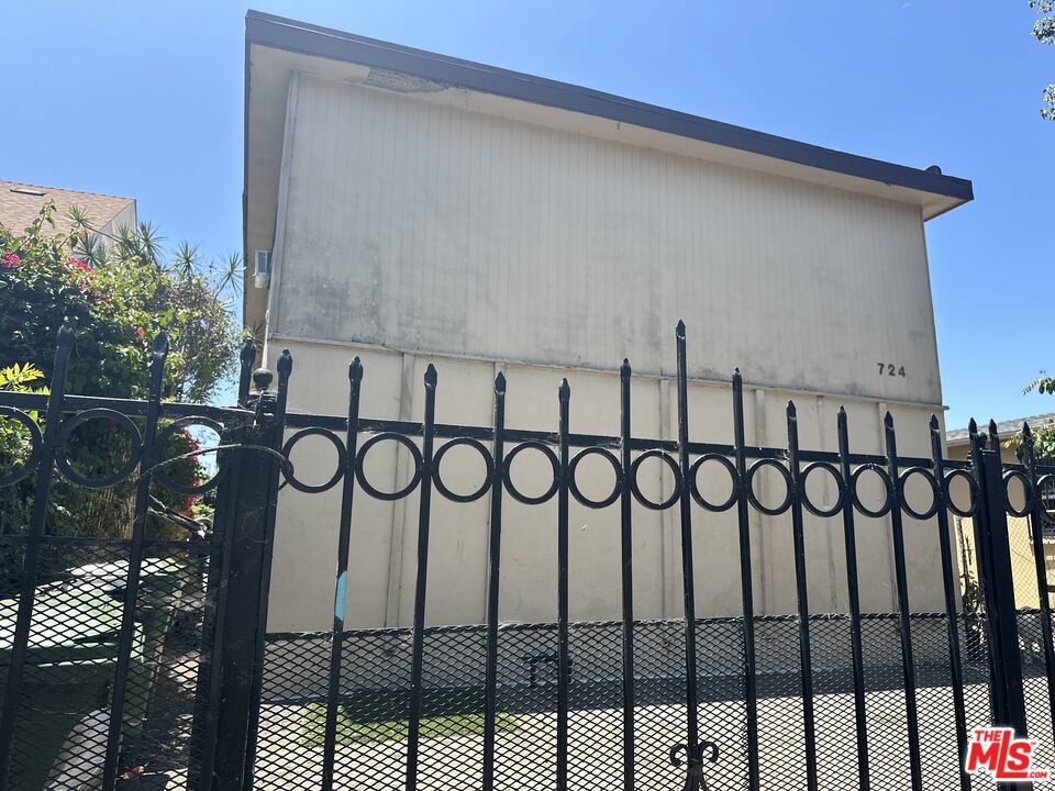 724 E 32nd Street, Los Angeles, CA 90011 — photo 1