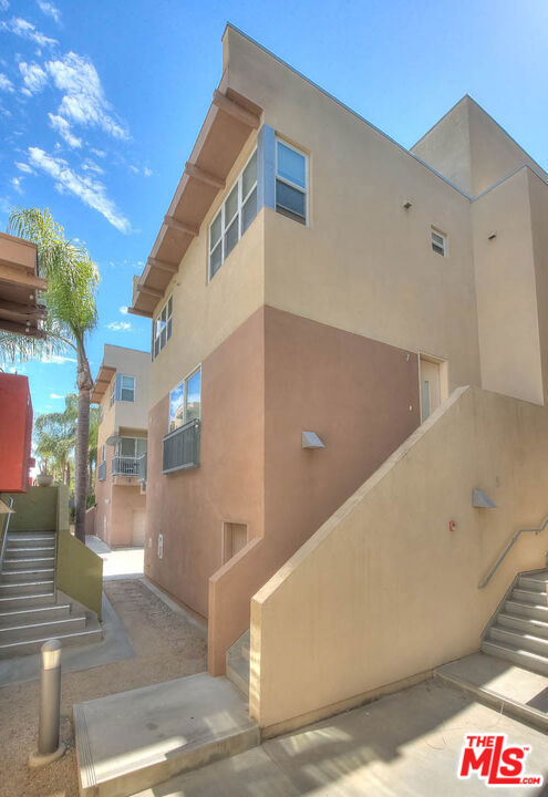 302 E 19th Street 7, Long Beach, CA 90806 — photo 1
