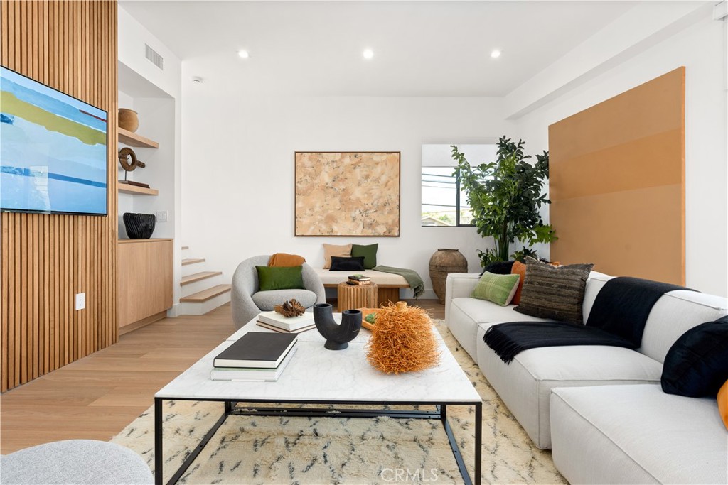 11026 Oxnard St, North Hollywood, CA 91606 — photo 1