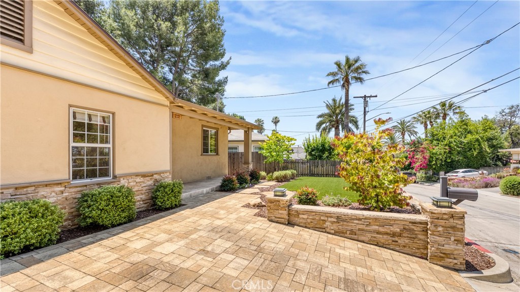 1232 E Elmwood Avenue, Burbank, CA 91501 — photo 1