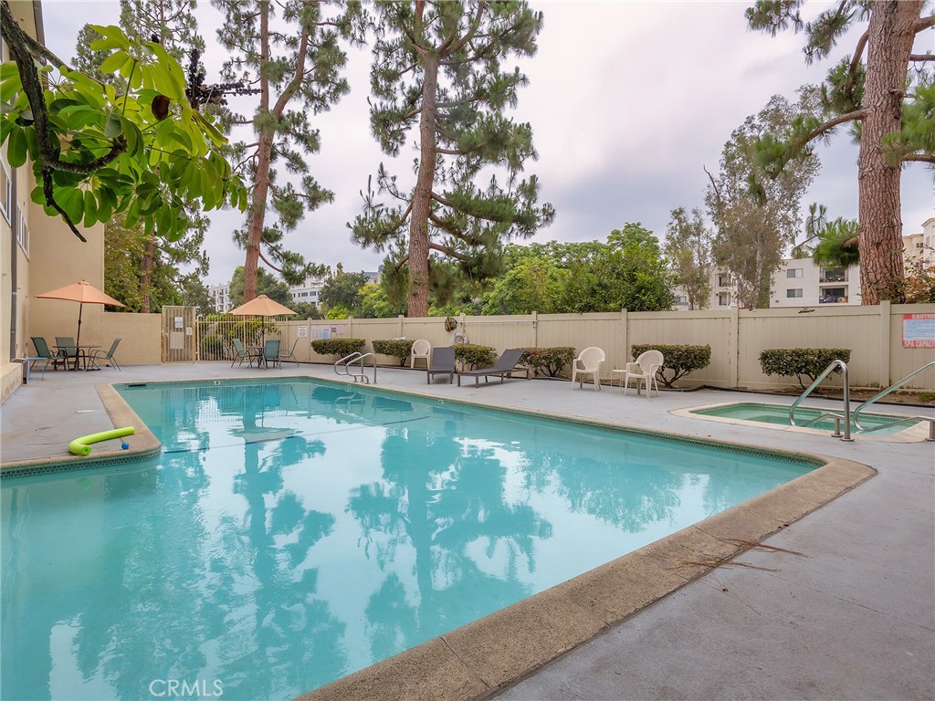 11138 Aqua Vista Street 18, Studio City, CA 91602 — photo 1