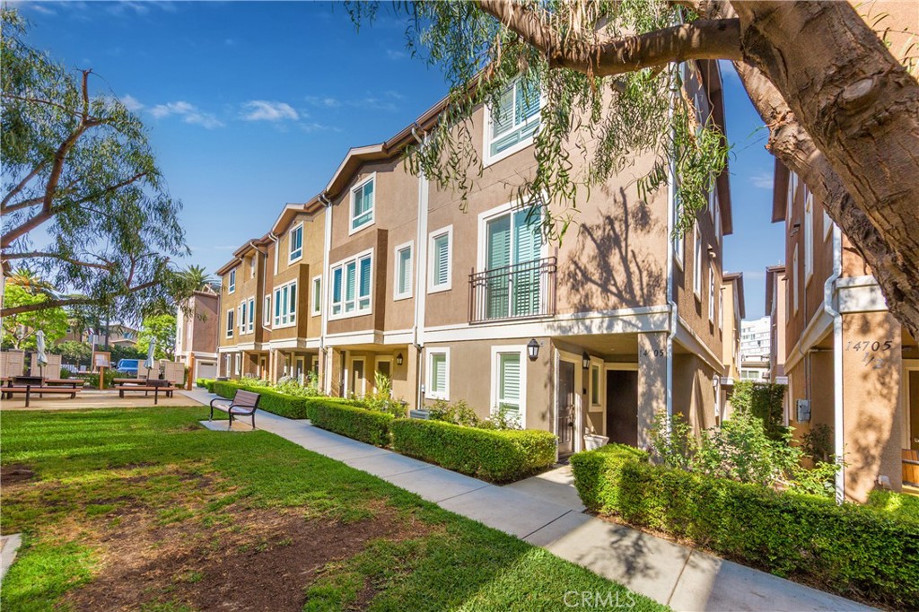 14705 Sherman Way, Van Nuys, CA 91405 — photo 1