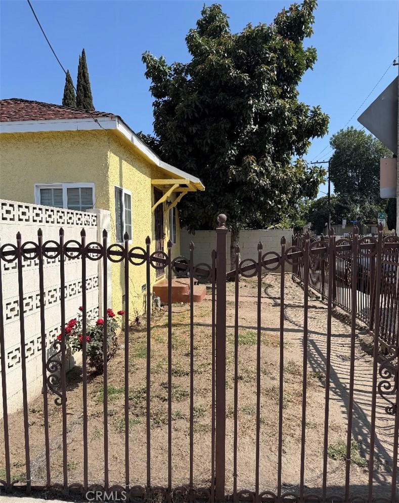 11415 California, Lynwood, CA 90262 — photo 1