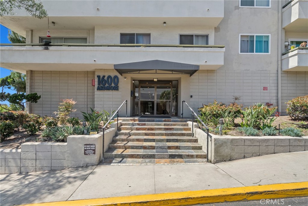 1600 Ardmore Avenue 417, Hermosa Beach, CA 90254 — photo 1