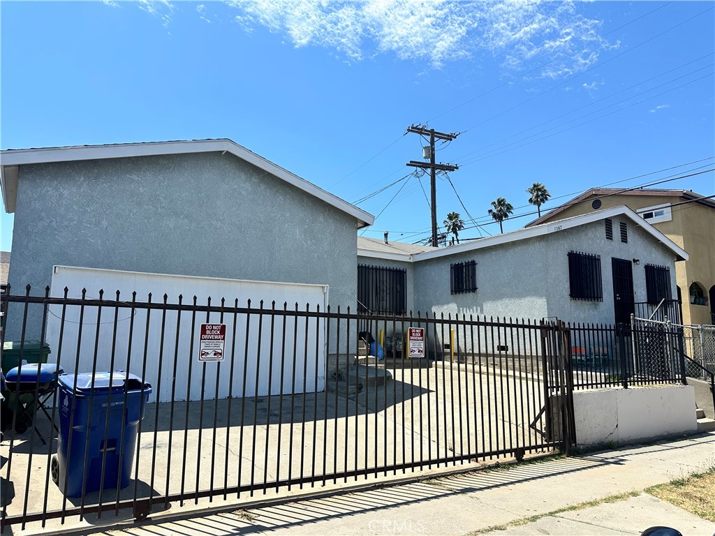 11167 S San Pedro, Los Angeles, CA 90061 — photo 1