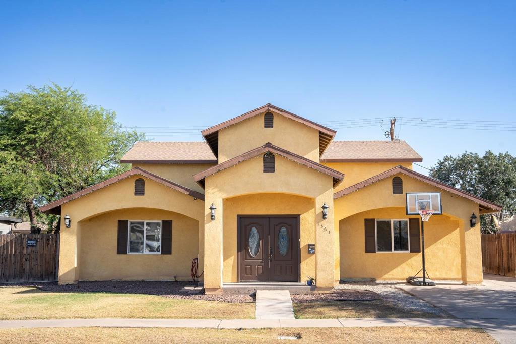 1561 W Heil Avenue, El Centro, CA 92243 — photo 1