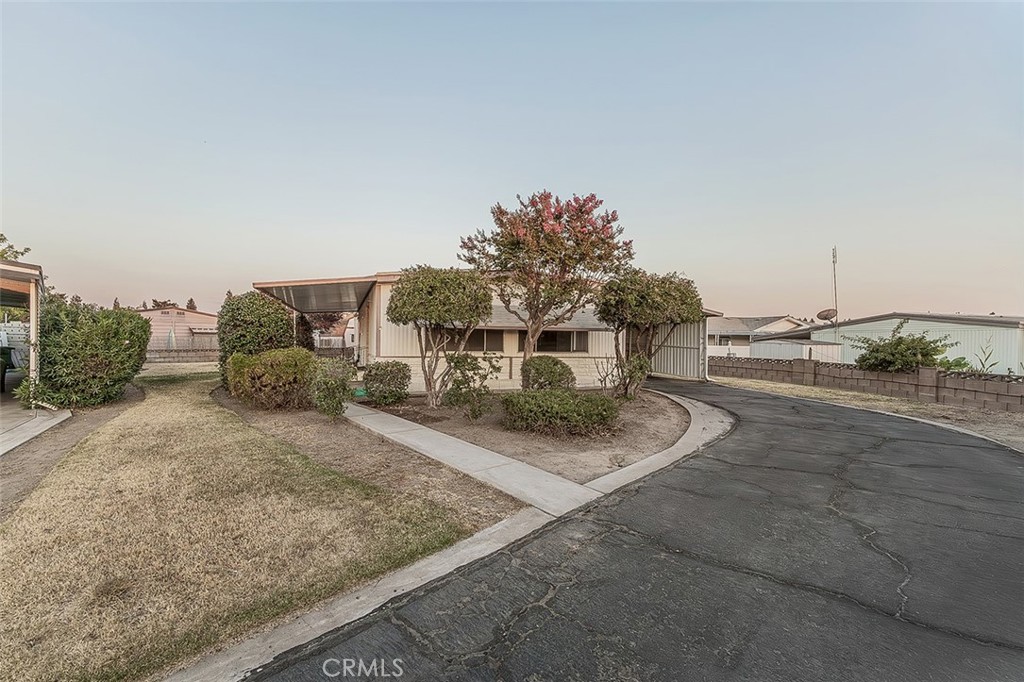 1701 Dinuba Avenue 42