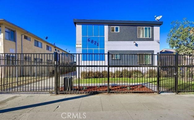 6821 11th Ave., Los Angeles, CA 90043 — photo 1