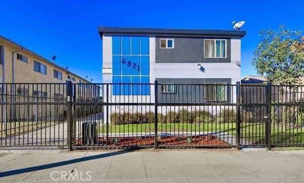 6821 11th Ave., Los Angeles, CA 90043 — photo 1