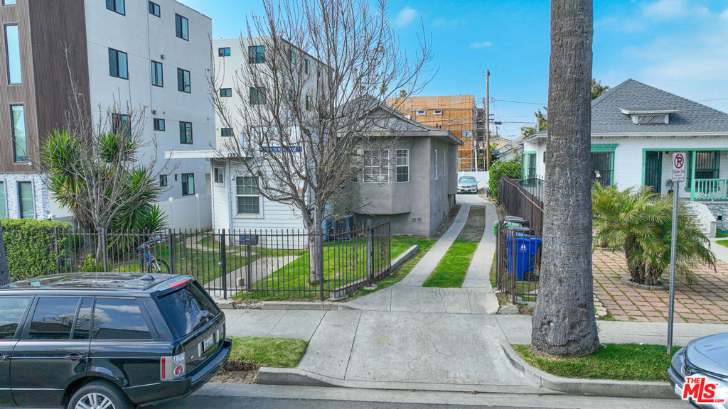 1293 W 36th Street, Los Angeles, CA 90007 — photo 1